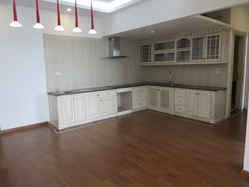 Apartment with 2 bright bedrooms for sale in R5 building, Royal City