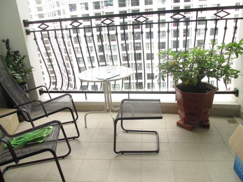 Apartment with large balcony, 2 bedrooms, for lease in R1 building Royal City