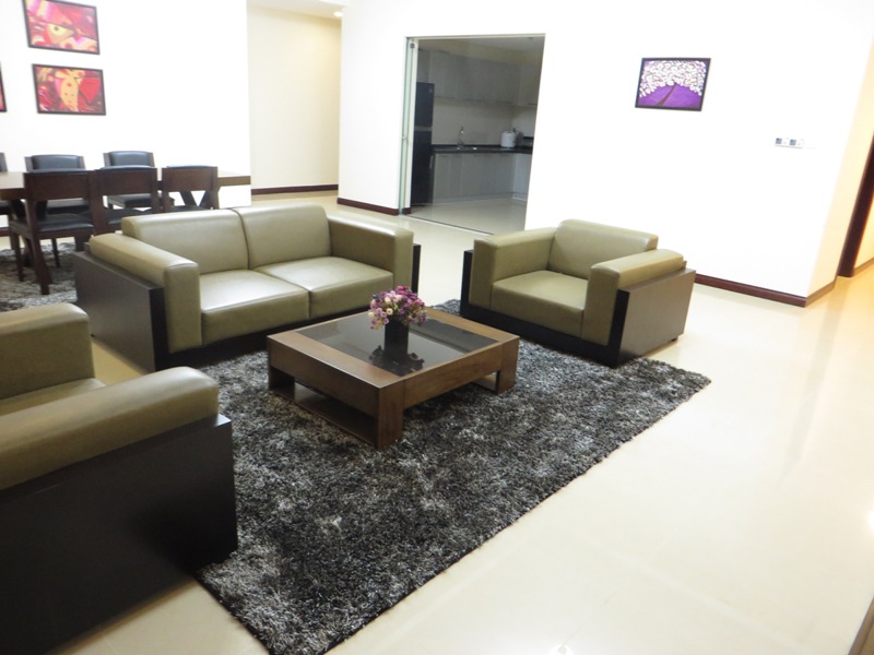 Beautiful 3 bedroom apartment for rent in R1 Royal City, full furnishings