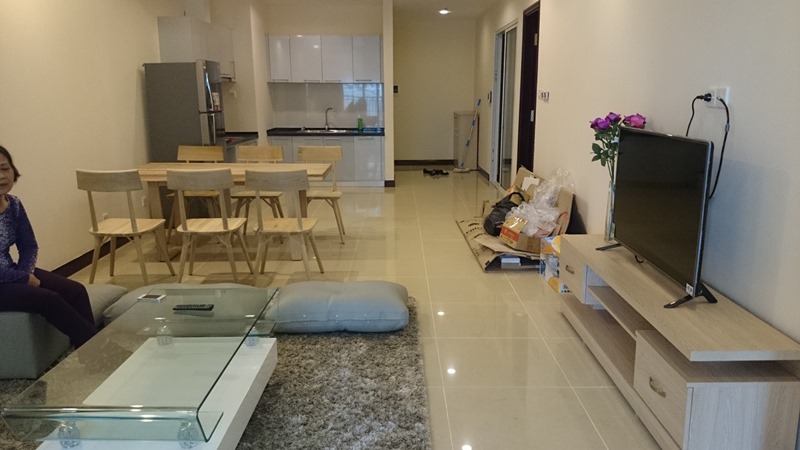 Good apartment to stay: 3 bed / 3 bath with 1300 USD, friendly landlord in R5 building